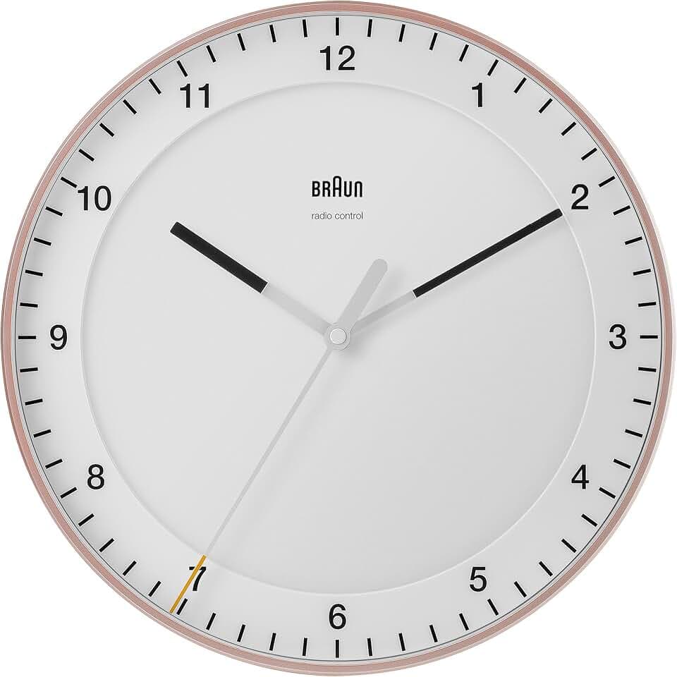 Braun Klassische, funkgesteuerte, große analoge Wanduhr mitteleuropäische Zeitzone (DCF/GMT+1) mit geräuschlosem Sweep-Uhrwerk, leicht ablesbar, 30 cm Durchmesser in Rosé und Weiß, Modell BC17PW-DCF