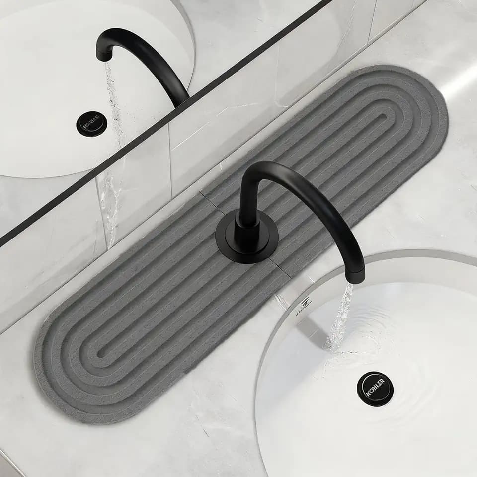 Wasserhahn Absorbierende Matte, Wasserabsorbierender Stein für Spüle, Stone Drying Mat Kitchen, Kieselgur schnell trocknende Stein Spüle Tray für Küche und Bad Counter (Dunkelgrau, 60*10cm)