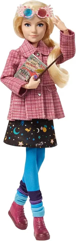 Mattel Harry Potter - Luna Lovegood Sammelpuppe (ca. 25 cm) mit Tweed-Jacke, Rock und Strumpfhose, einschließlich Quibbler und Spectrespecs, Geschenk ab 6 Jahre GNR32