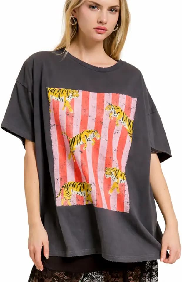 Vintage Tiger Graphic Tee for Women – Very Oversized Relaxed Boyfriend Fit Streetwear T-Shirt