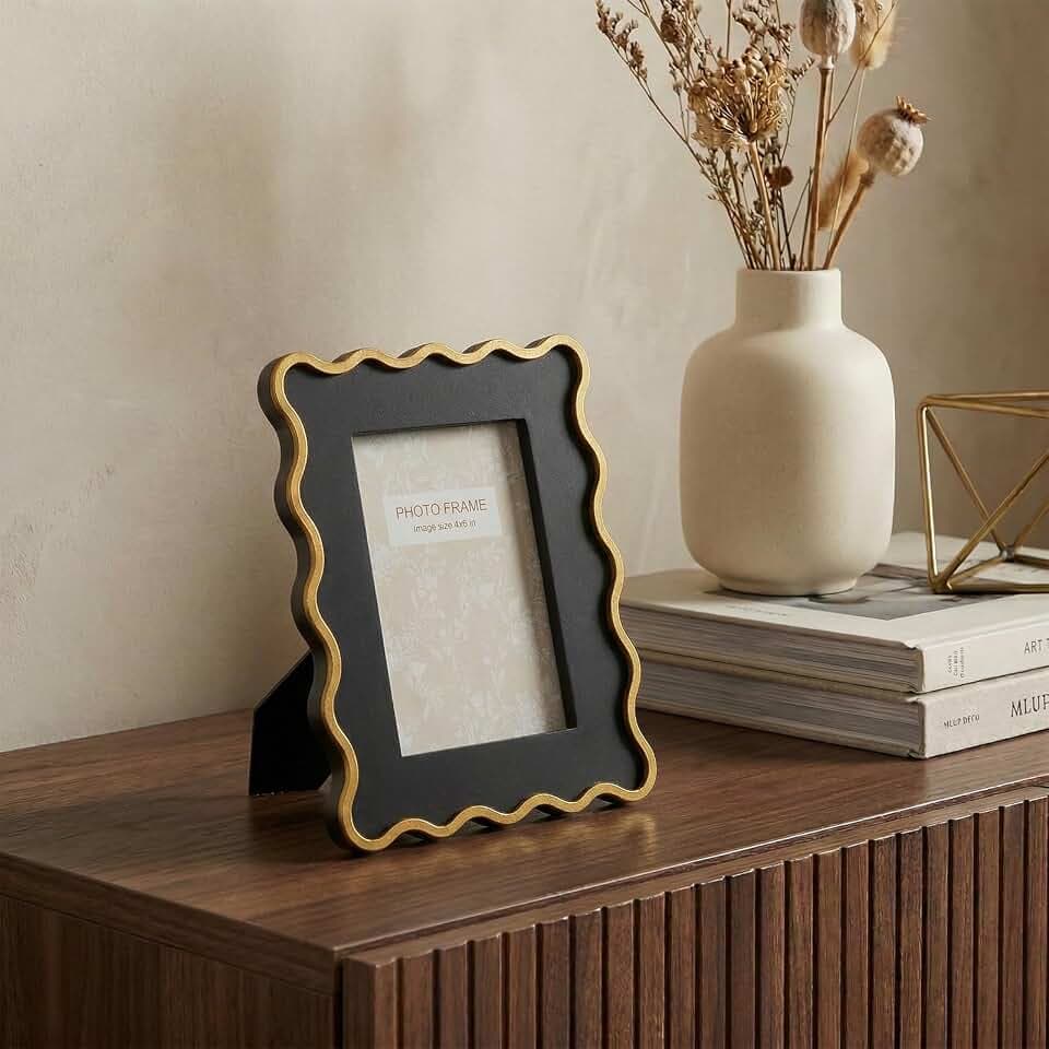 4x6 Wavy Vintage Picture Frame with Gold Trim