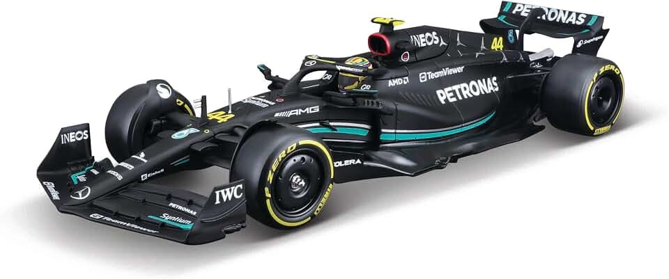 Bburago 1:24 F1 Mercedes AMG W14 E mit Helm, Hardcase #44 Hamilton