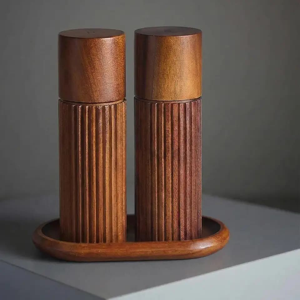 Salz- und Pfeffermühlen Set aus Holz MIT Untersetzer