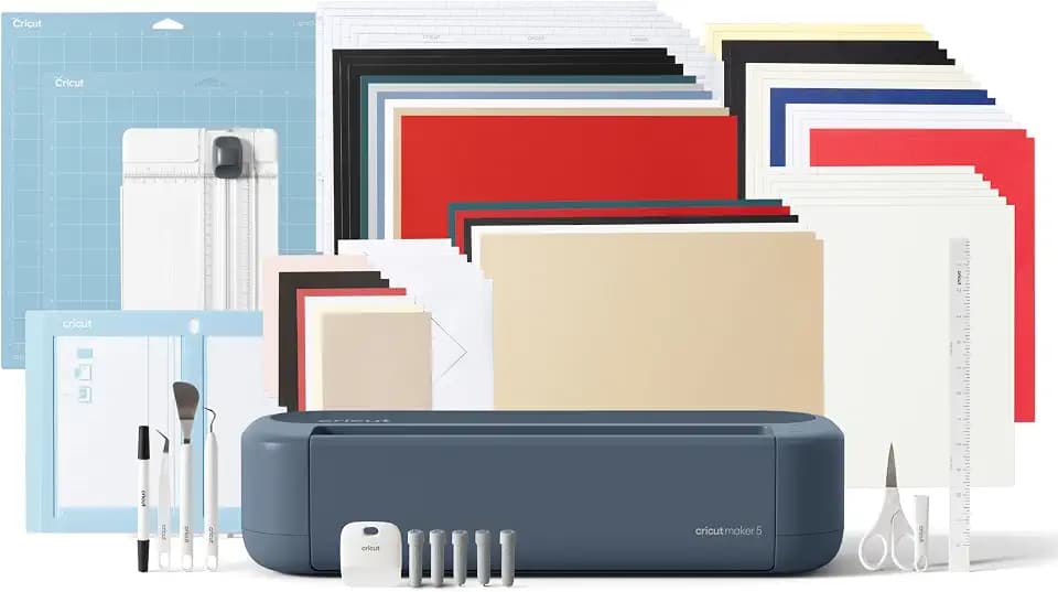 Cricut Maker™ 5 Deluxe Bundle + digitale Inhalte, intelligente Schneidemaschine. Enthält Materialien für 100 Projekte + zusätzliche digitale Bonusinhalte.