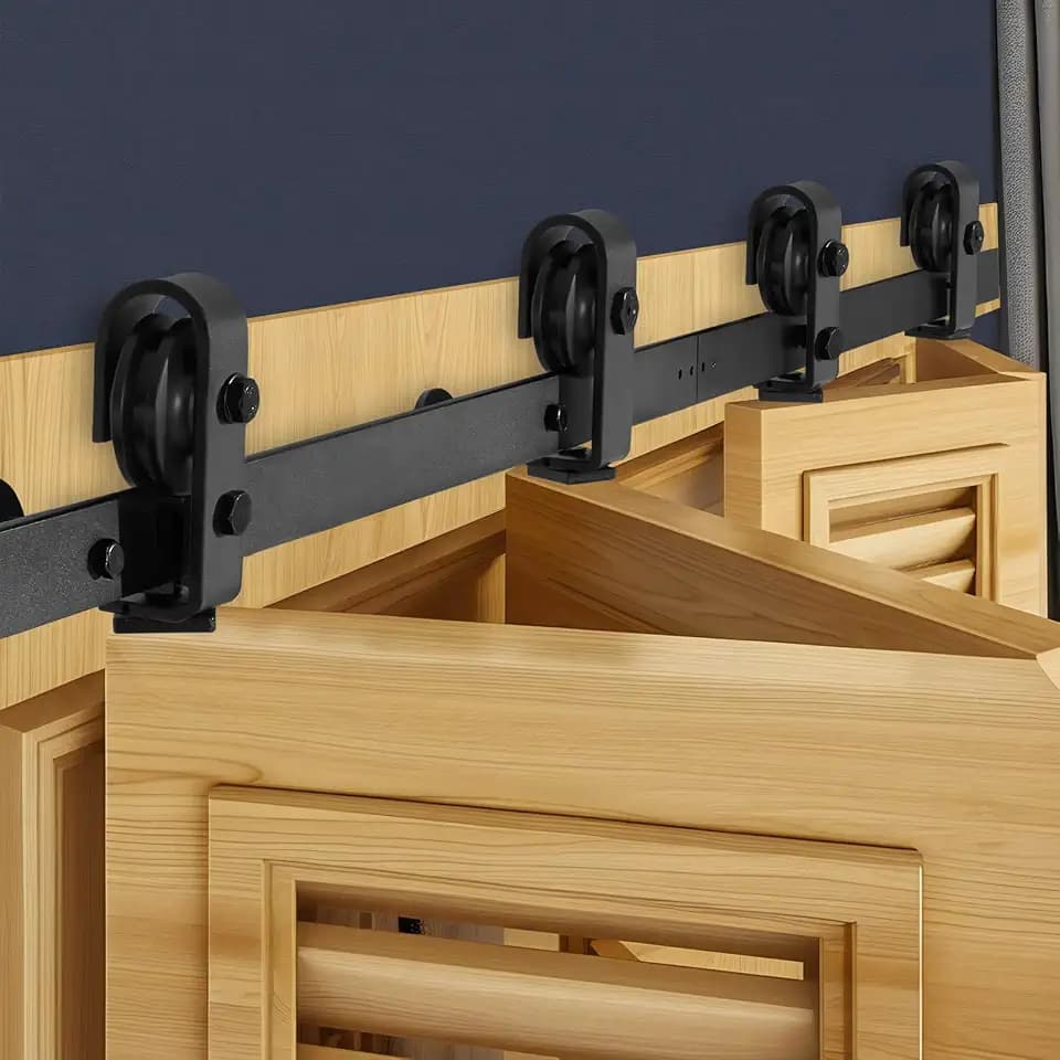 VEVOR Schiebetürsystem faltbare Schiebetüren, 152,4 cm Laufschiene Schiebetürbeschlag, geeignet für vier 35,6 cm große Schrank-, Speisekammer- & Wäschetüren (nicht im Lieferumfang enthalten)