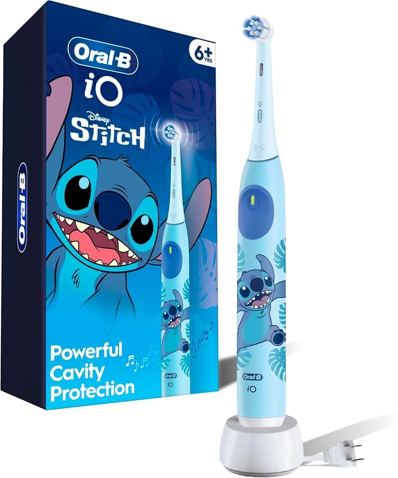Oral-B iO Kids Limited Wiederaufladbare elektrische Zahnbürste, Stich mit 1 sanften Pflegebürstenkopf – automatischer Drucksensor zum Schutz des Zahnfleisches – 3 Reinigungseinstellungen – 2 Minuten