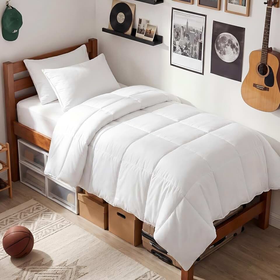 EASELAND Twin Size Down Alternative Comforter, White, 64x88 Inches