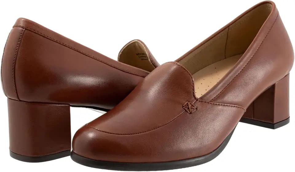 Trotters Womens Cassidy Luggage 8 Wide