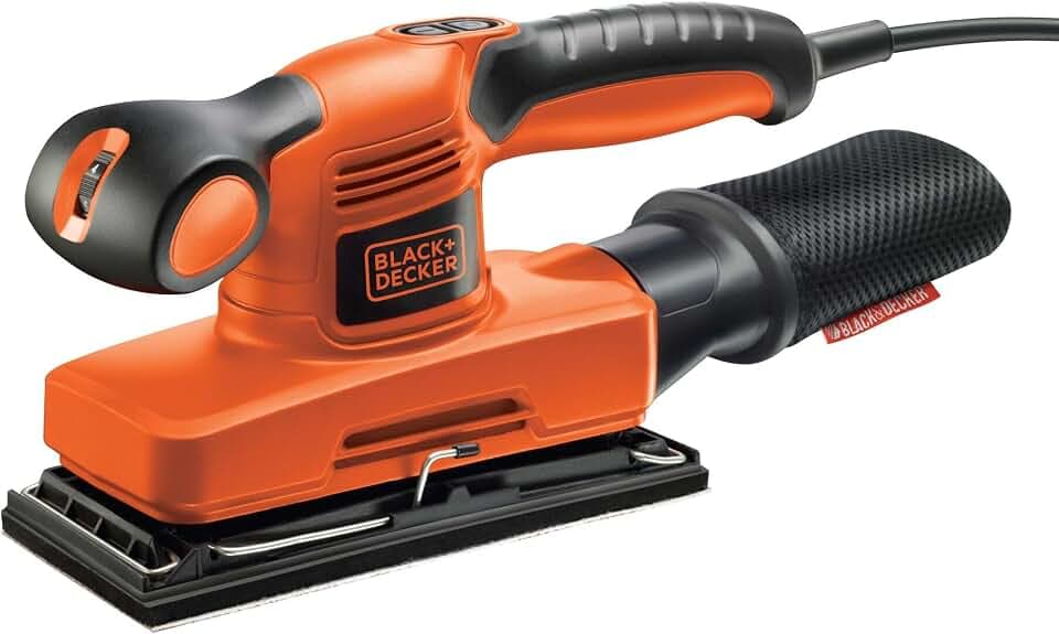 BLACK+DECKER Schwingschleifer (ideal zum Schleifen von großen Flächen, ergonomischer Softgriff, integrierter Staubabsaugung, variable Geschwindigkeit, inkl. 5x Schleifpapier & Koffer) KA320EKA-QS