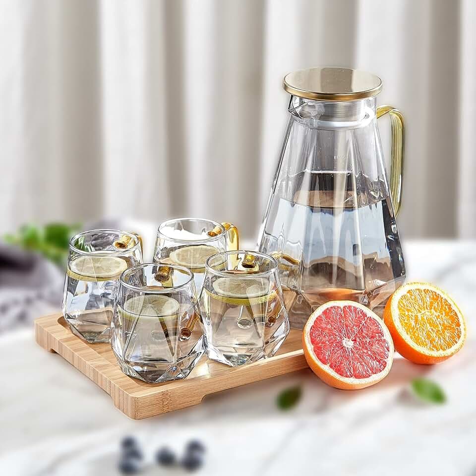 DUJUST Glaskaraffe mit Deckel 2 Liter, mit 4 Tassen, 1 Tablett, Wasserkrug im Modernen Schwarz Diamant Design, Dekoration für das Wohnzimmer, Glaskanne Hitzebeständig Pitcher für Eistee/Milch/Kaffee