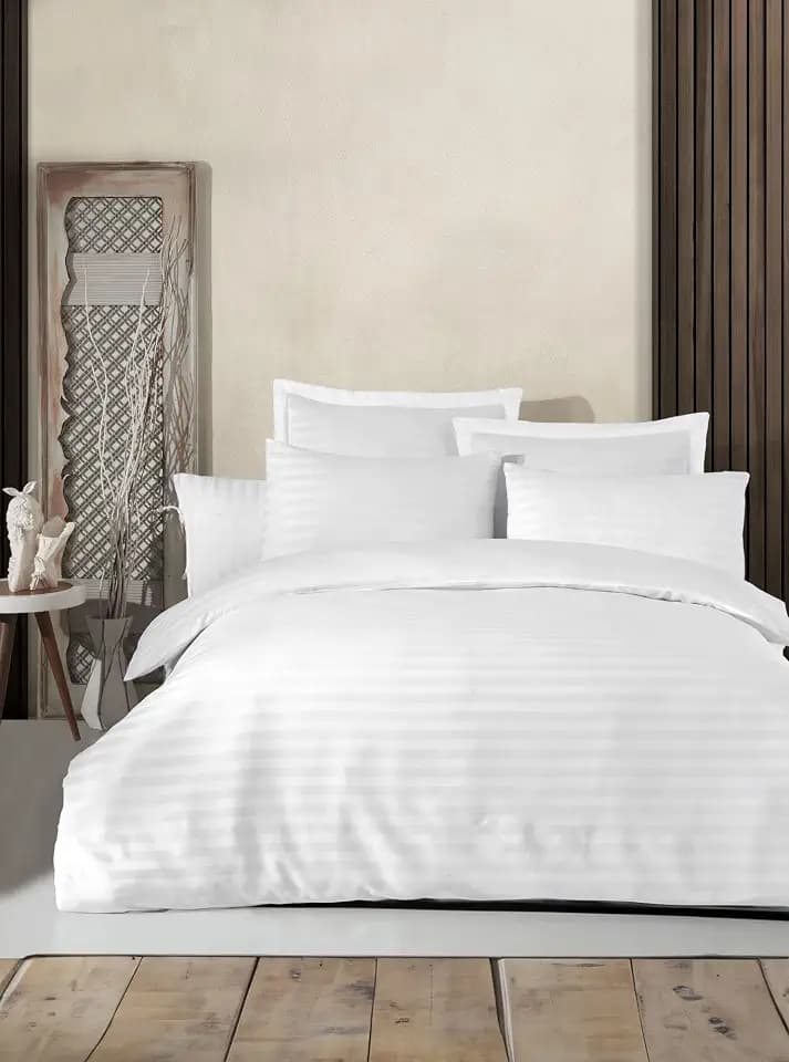 Double Quilt Cover Set (200 x 200 cm), White, 70% Cotton/30% Polyester | 2 Pillowcases (80 x 80 cm) | Machine Washable, Elegant Button Closure