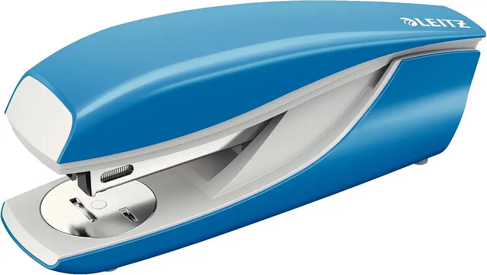 Leitz Büroheftgerät für 30 Blatt, Tacker aus Metall mit Kunststoffelementen, Inkl. 200 Heftklammern, NeXXt Serie, Hellblau, 55020030