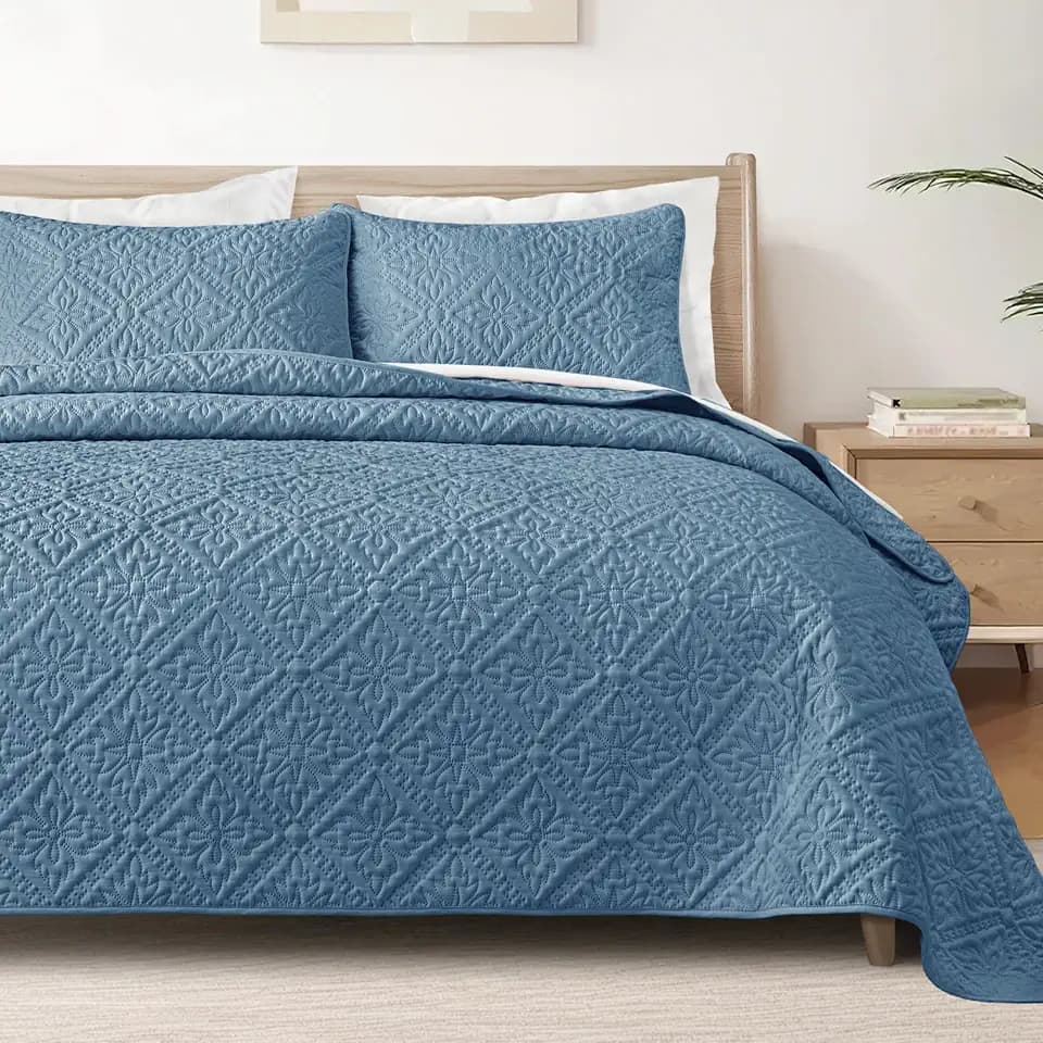 Exclusivo Mezcla California King Quilt Set, Grayish Blue