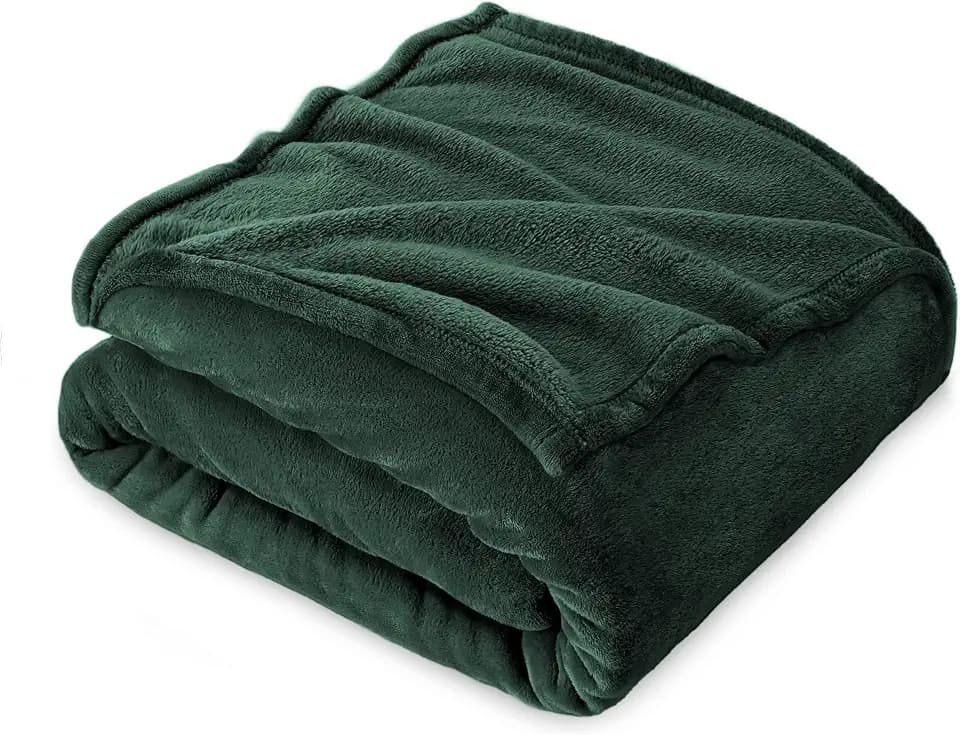 FARFALLAROSSA Kuscheldecke Flauschig 230 x 230 cm - XXL Fleecedecke Sofa Decken Couchdecke - Oeko-TEX - Super Weiche Fleecedecke als Sofaüberwurf - Wohndecke Dunkelgrün
