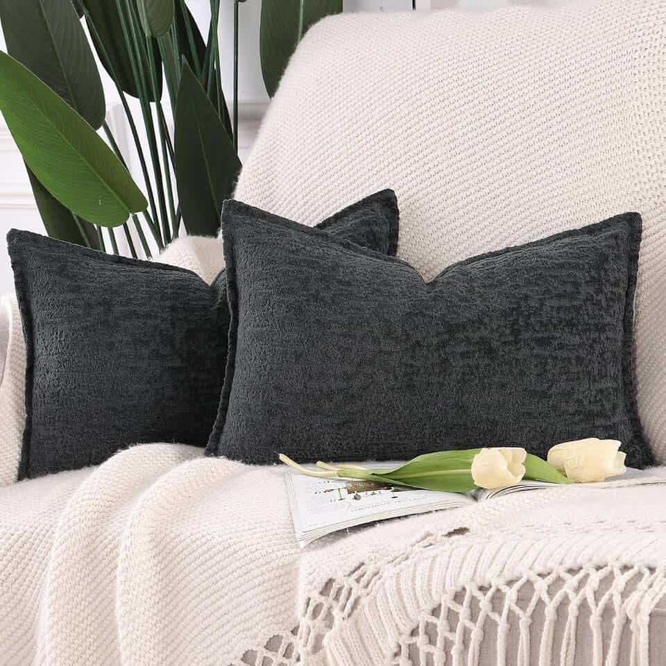 Madizz 2er Set Chenille Samt Kissenbezüge mit Rand Dekorativ Weiche neutrale Wurfkissen für Sofa Boho Akzent Zierkissenbezüge für Schlafzimmer Wohnzimmer Dunkelgrau 40x80 cm