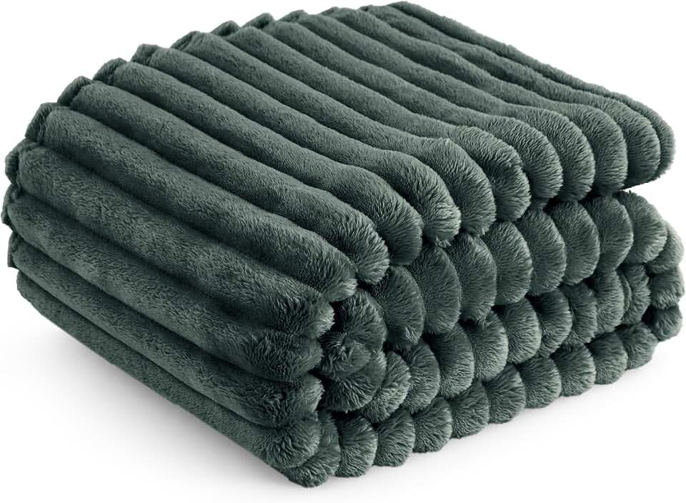 BEDSURE Kuscheldecke 150x200 Zimmer Deko - Tagesdecke, Dunkelgrün