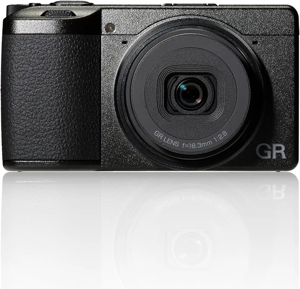 Ricoh GR IV Premium-Kompaktkamera [Brennweite 28 mm] [25,7 MP APS-C-CMOS-Sensor] [~ 0,6 s Schnellstart] [Schneller Autofokus] [ISO 204800] [Die ultimative Schnappschusskamera]