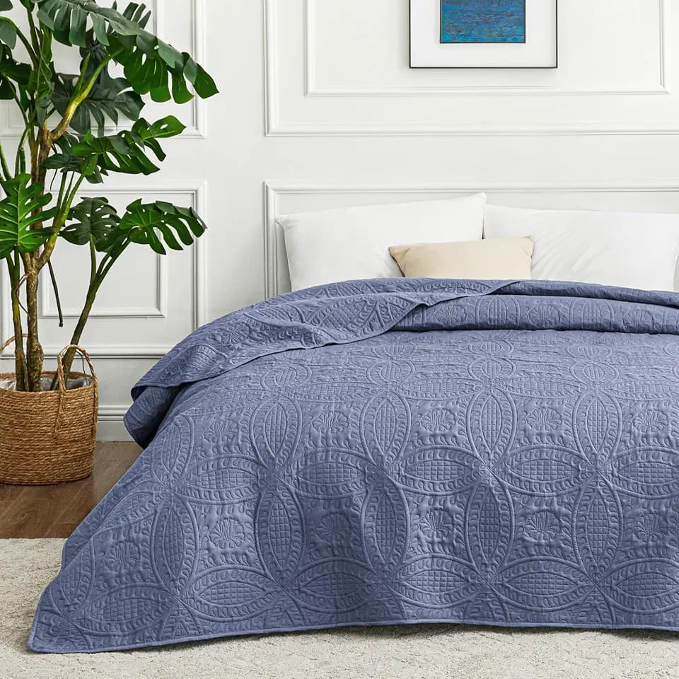 Love's cabin Tagesdecke 240x260 Blau, Ultra Weiche Bett Quilt Leichte Mikrofaser Tagesdecken Bettüberwurf 240x260, Moderne Bedspread mit Münzmuster für alle Jahreszeiten (ohne Kissenbezug)