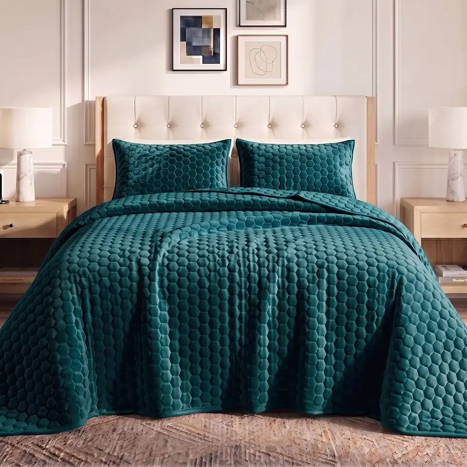 Tribeca Living Lugano Oversized Velvet Quilt Set - All Season, Extra Large, 3 Piece Queen Size Comforter Set with 2 Pillow Shams in Teal Honeycomb Pattern 260GSM