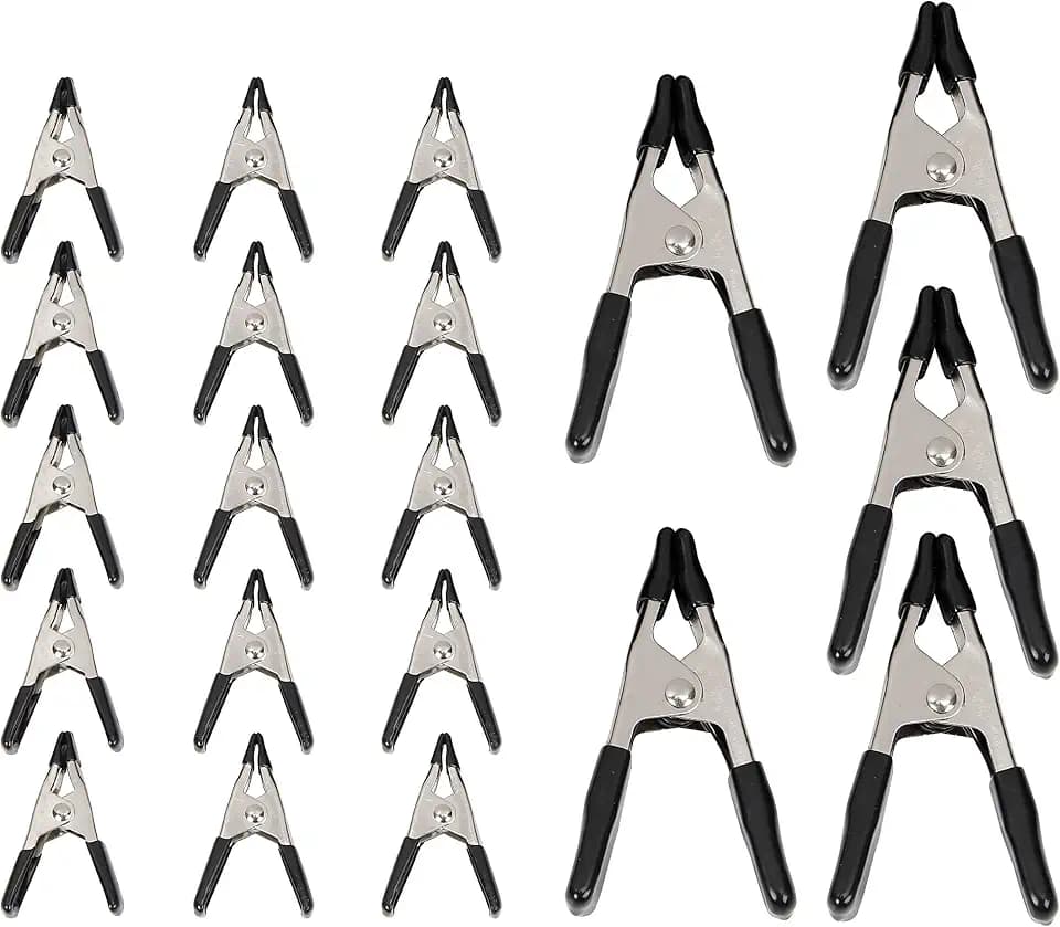 Amazon Basics 20 Stück, Stahl-Federklemmen,15 Stück 1.91 cm, 5 Stück 2.54 cm, Schwarz/Silber