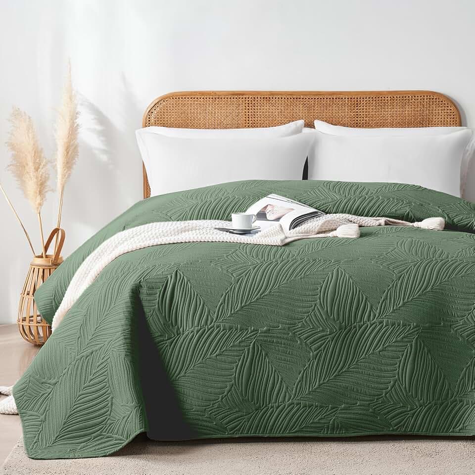 Tagesdecke 220x240 cm,Grün Ultrasonic Steppdecke,Leicht,Weich und Pflegeleicht,Doppelseitig,Bettüberwurf mit Blattmuster,Ideal für alle Jahreszeiten,Für Bett und Sofa