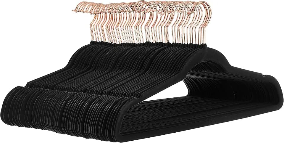 Amazon Basics Kleiderbügel für Anzüge, beflockt, Schwarz/goldfarben, 50er-Pack