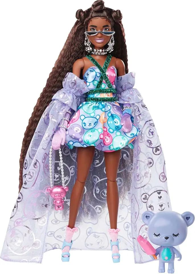 Barbie Extra Fancy, Langen schwarzen Haaren & Teddykleid, Sonnenbrille, Schmuck, Handschuhe, Geldbörse, High Heels, Bär mit EIS am Stiel, inkl. Barbiepuppe, als Geschenk geeignet,HHN13
