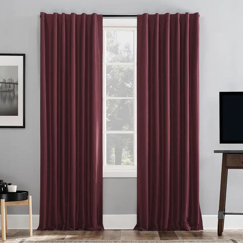 SUN ZERO Greyson Faux Dupioni Thermo-Vorhang mit Schlaufen, 127 x 213 cm, Bordeaux