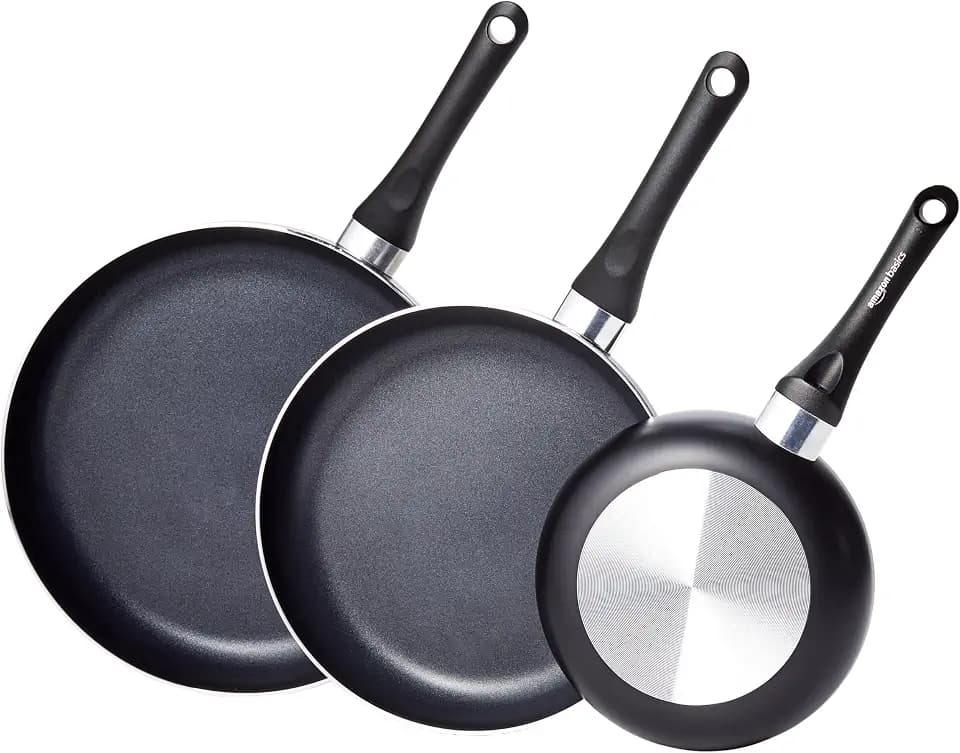 Amazon Basics 3-teiliges Antihaft-Bratpfannen-Set, 20cm, 25cm und 30cm, Spiralboden, Soft-Touch-Griffe, für Gas-, Elektro- und Glasherde, Schwarz