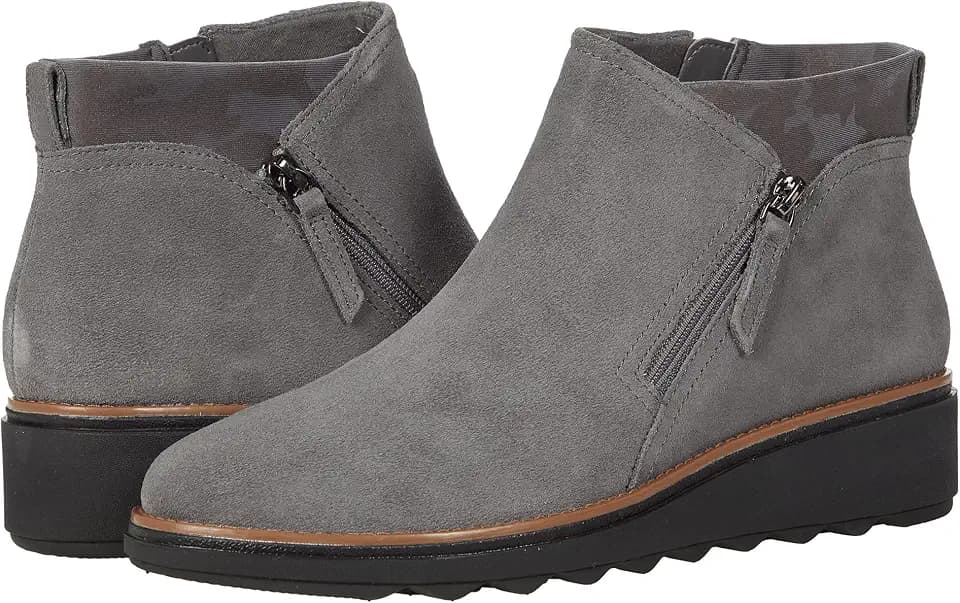 Clarks womens Sharon Ease