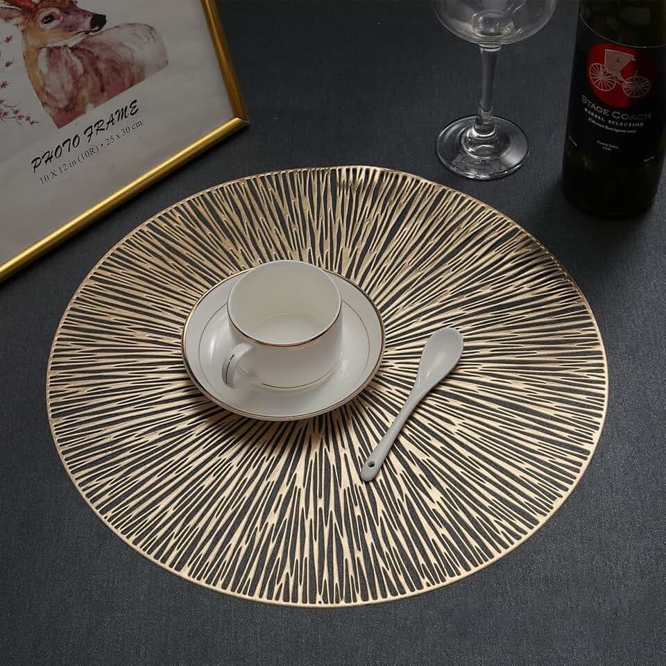 6 Stück Rund Tischset,38x38cm Vinyl Platzsets, Ausgehöhlte Platzse,Gläser Untersetzer,Rutschfest,Verbrühungssicher, Wasserfest,Waschbare PVC Ladesets für Küche Hochzeit Cafe Restauran (Gold)