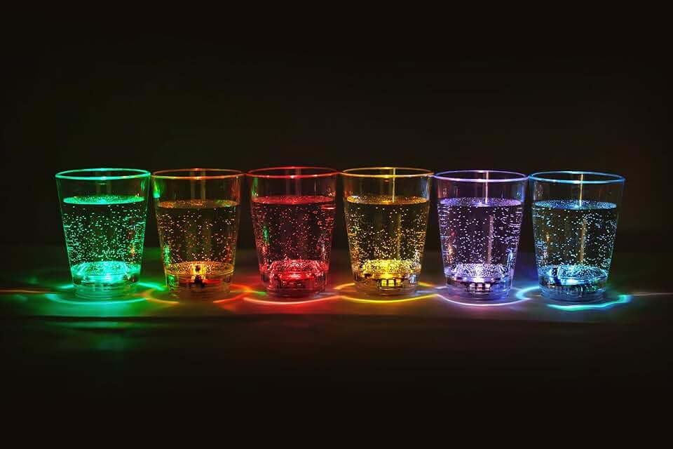 12 Stück LED beleuchtetes Schnapsglas 6cl blinkendes Trinkglas Party Leuchtgläser