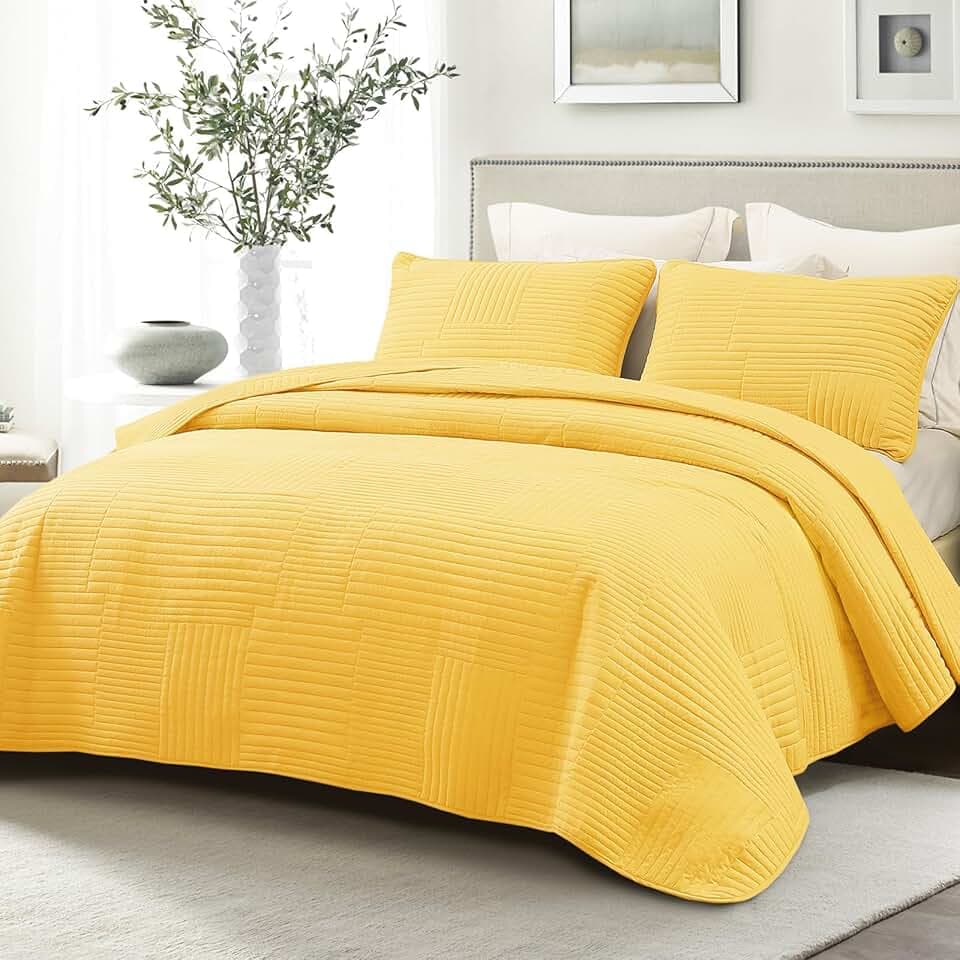 Whale Flotilla Soft Cal King Size Quilt Bedding Set, Lightweight Bedspread
