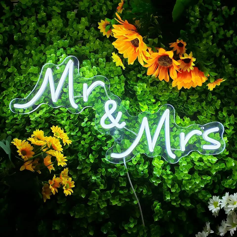 Mr and Mrs Neon Sign for Wedding Party Decor 16.5 x 8.6 inch