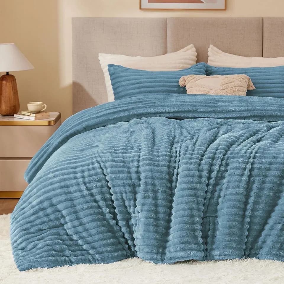 BEDELITE Fleece King Comforter Set, Fluffy Bed Set, Blue Fog