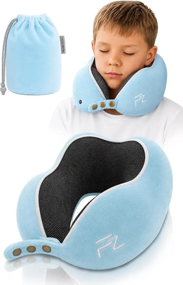 FLOWZOOM Nackenkissen für Kinder ab 6 Jahre - einstellbares Memory Foam Kinder-Nackenhörnchen mit weichem, atmungsaktivem & waschbarem Bezug - inkl. Tranportbeutel - Blau, Größe M (ab 6 J.)
