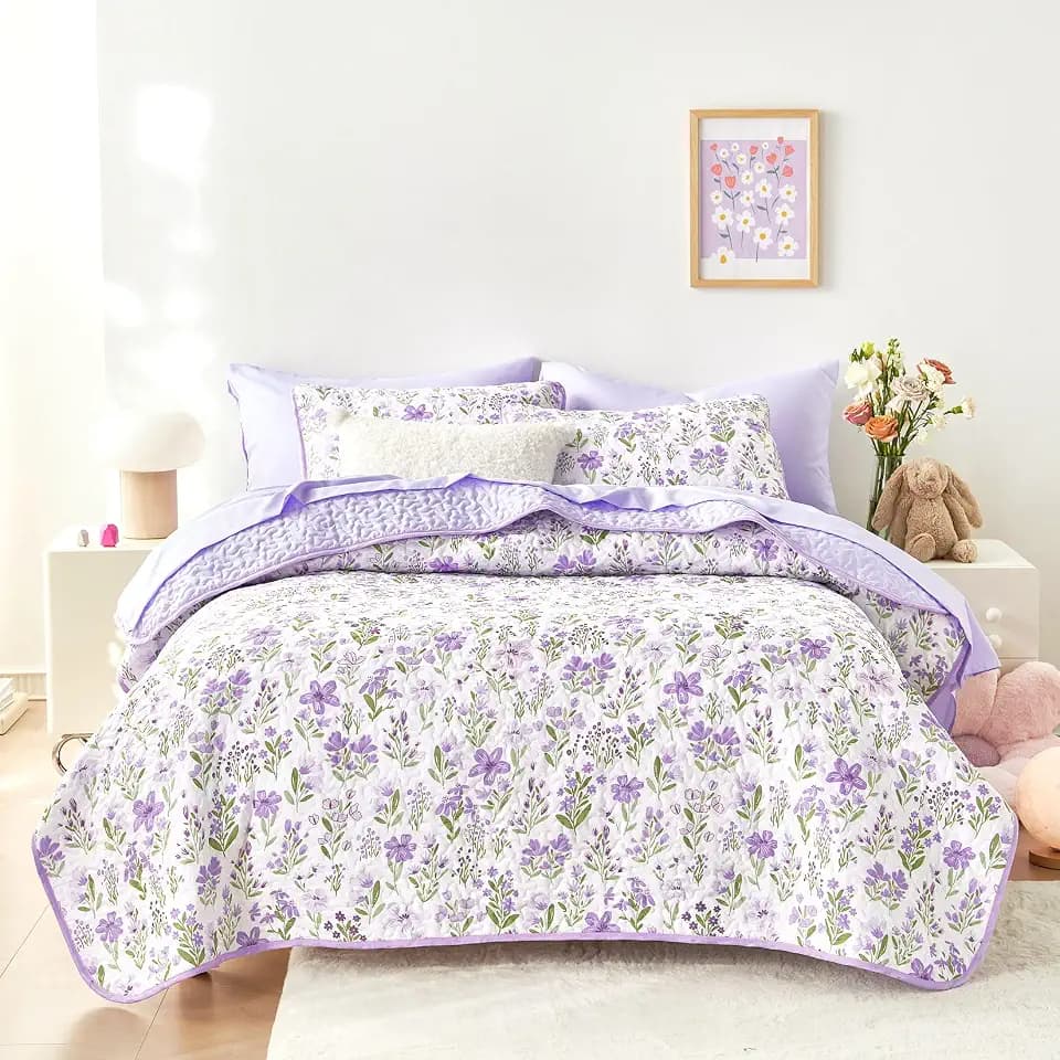 Wake In Cloud - Floral Quilt Set, Coquette Cottagecore Shabby Chic Flower for Women Teen Girls, Reversible Lightweight Bedspread Coverlet, 3 Pieces, Purple White, Queen/Full Size