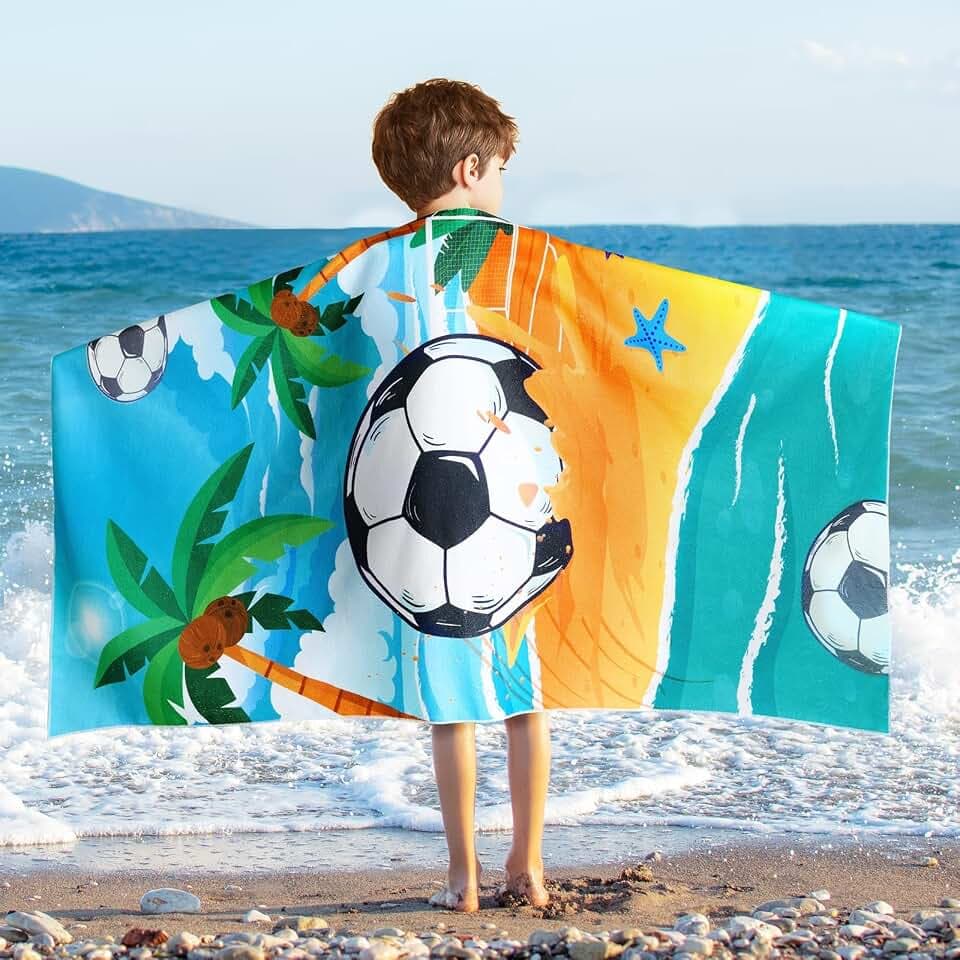 WERNNSAI Strandtuch für Kinder, 76 x 150 cm, Fußball, schnell trocknend, sandfrei, Pool-Handtuch für Jungen, super saugfähig, Bad, Pool, Camping, Reisehandtuch, weiche Stranddecke, Badetuch, Duschtuch