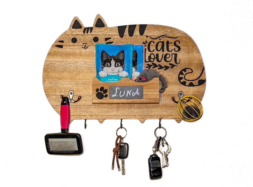 Garderobenständer für Katzen, Ordnen Sie das Zubehör Ihrer Katze, personalisierbar mit Tafel, Farbe Holz.