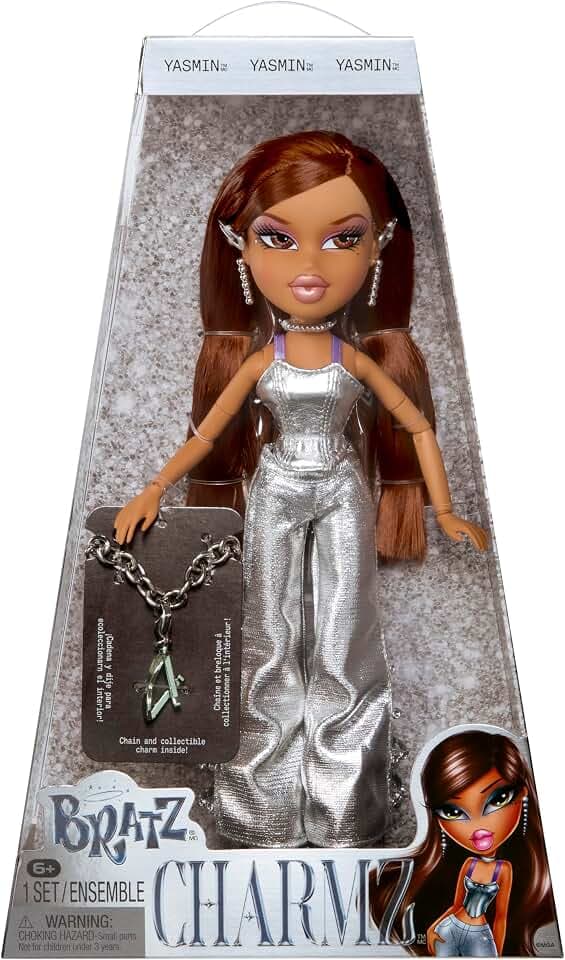 Bratz Charmz Yasmin – Modepuppe mit Sammlerstück-Anhängerarmband, Enthält Outfit und Accessoires, in Dekorativer Verpackung, Individuell Gestalten und Sammeln