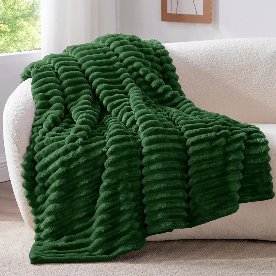 BEDELITE Kuscheldecke Flauschig Deko Decke für Couch, Dunkelgrün, 150x200