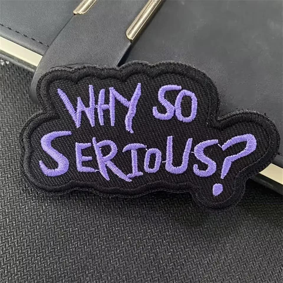 Patches Klett, "WARUM SO SERIÖS" Zitate Patch Emblem Taktisch Moral Hook Loop Aufnäher Applikation für Kleidung Rucksack Uniform Weste Jacken