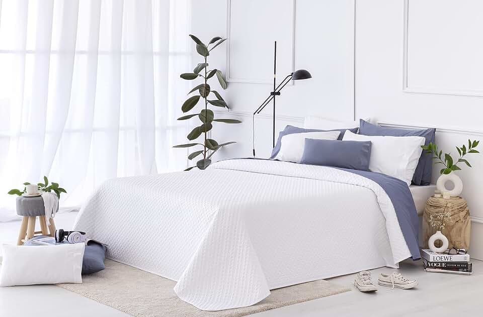 Todocama Fine Boutique Tagesdecke mit Piqué-Motiv