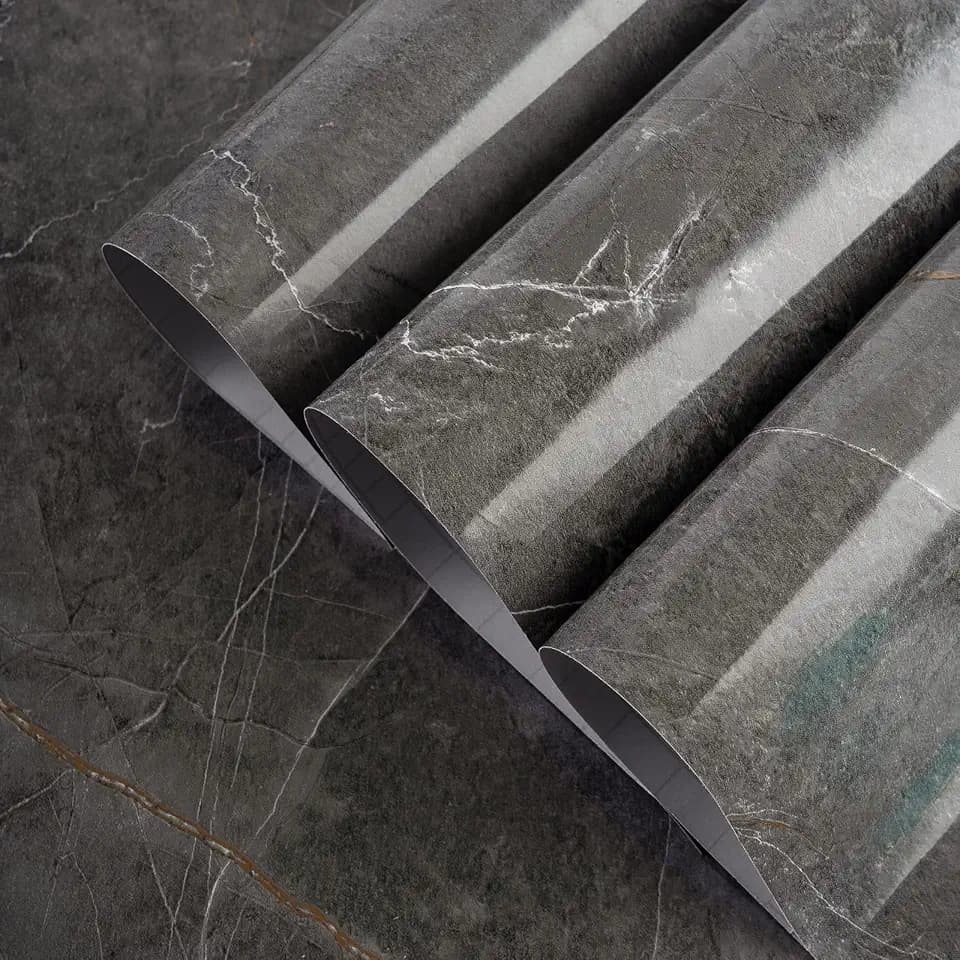 TOTIO Verbreitert Selbstklebende Tapete Dunkelgrau Marmoroptik 60CMx5M Klebefolien Möbelfolie Wandaufkleber Möbelaufkleber Glänzend Verdickt Wasserdicht Vinyl Dekorfolie Beton Granit Textur Zementgrau