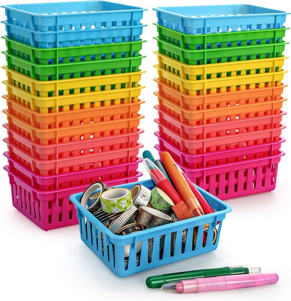 DEAYOU 24 Stück Klassenzimmer Aufbewahrungskörbe, kleine Kunststoffkörbe zum Organisieren, bunte Ablageschalen, Buntstiftebehälter, Organizer für Schreibtisch, Büro, 15,5 x 12 x 6cm