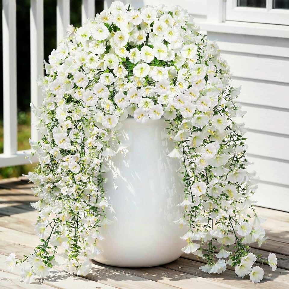 Lewondr Künstliche Hängeblumen Pflanzen für Outdoor-Sommer-Deko, 2 PCS Kunstseiden Weiße Prunkwinden, 29,5'' UV-Beständig Realistisch für Außenbereich Blumenkübel Veranda Terrasse Balkon