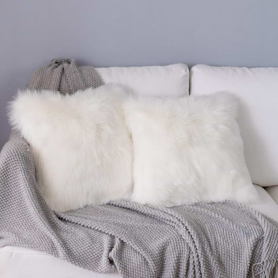 2er Pack Zierkissenbezüge Deko Kissen Schaffell Lammfell Kunstfell Langhaar Zierkissen Kissenbezug Fellimitat Sofakissen Cuddly Kissen (Weiß, 45x45CM)