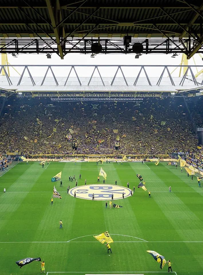 A.S. Création Fototapete - Tapete BVB Südtribüne in Gelb, Schwarz und Grün - Wandtapete für verschiedene Räume - Vliestapete Wandbild XXL 192 x 260 cm