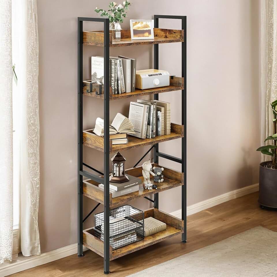 YITAHOME Bücherregal mit 5 Ebenen, Bodenstehende Standregal mit stabilem Stahlrahmen, Regaleinheit, Industrielles Aufbewahrungsregal mit 4 Haken, für Wohnzimmer, Heimbüro, Vintagebraun Lagerregale