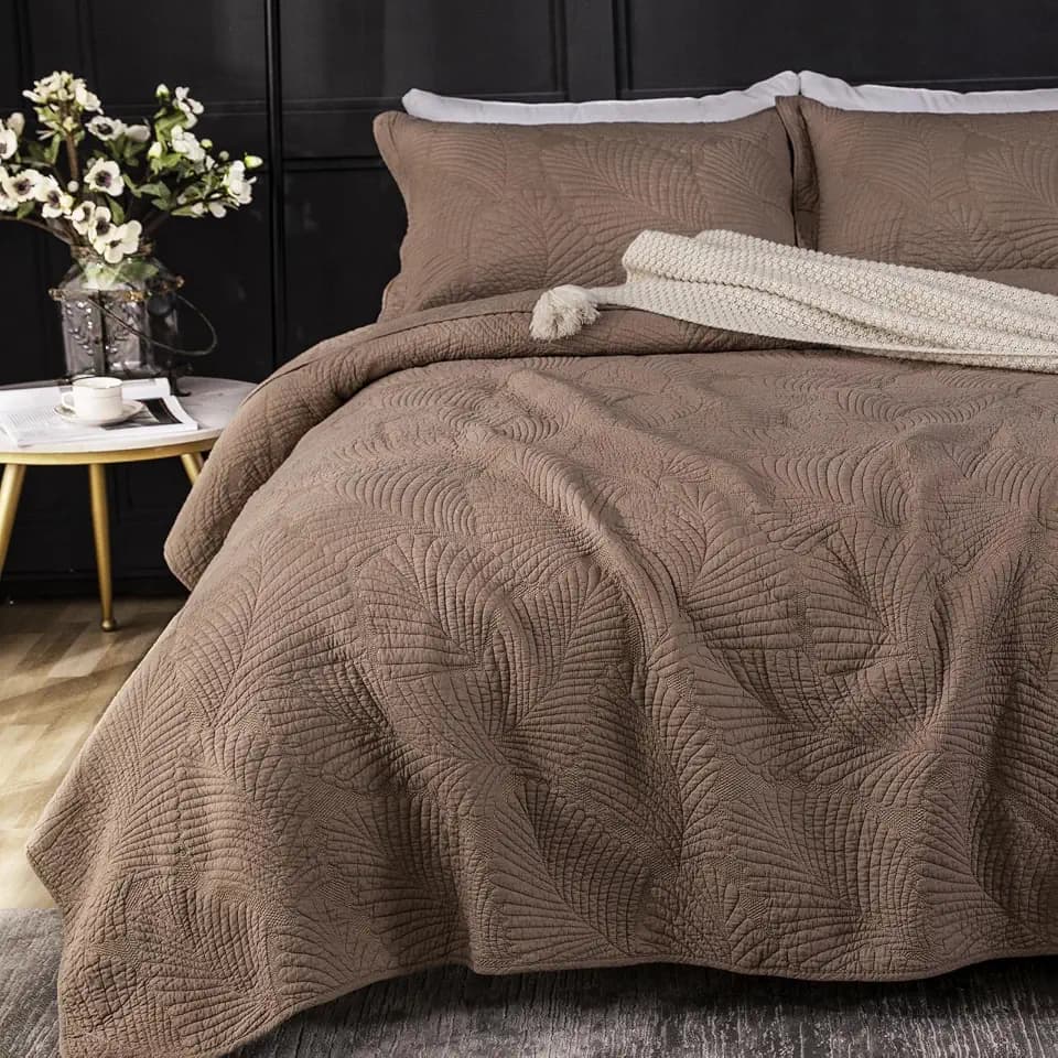 Qucover Tagesdecke Bett Braun, Bettüberwurf Baumwolle, Bedspreads 240x260cm, Steppdecke Mit 2 Kissenbezügen, Sofa Überwurfdecke Wohndecke Für Bett (Braun, 250 x 270 cm)